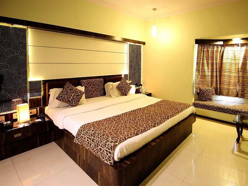 Hotel Royal Highness Ahmedabad Ngoại thất bức ảnh