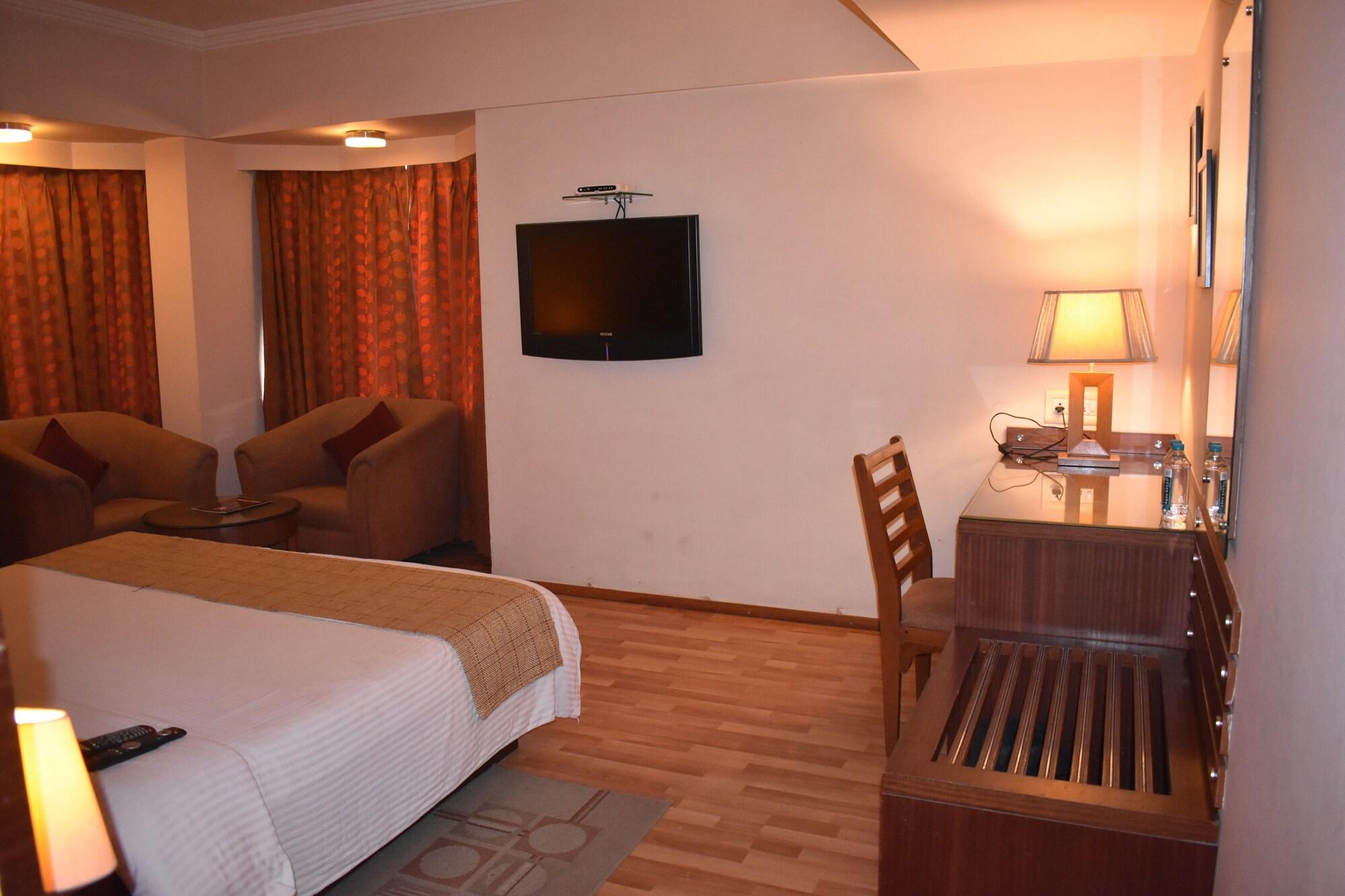 Hotel Royal Highness Ahmedabad Ngoại thất bức ảnh