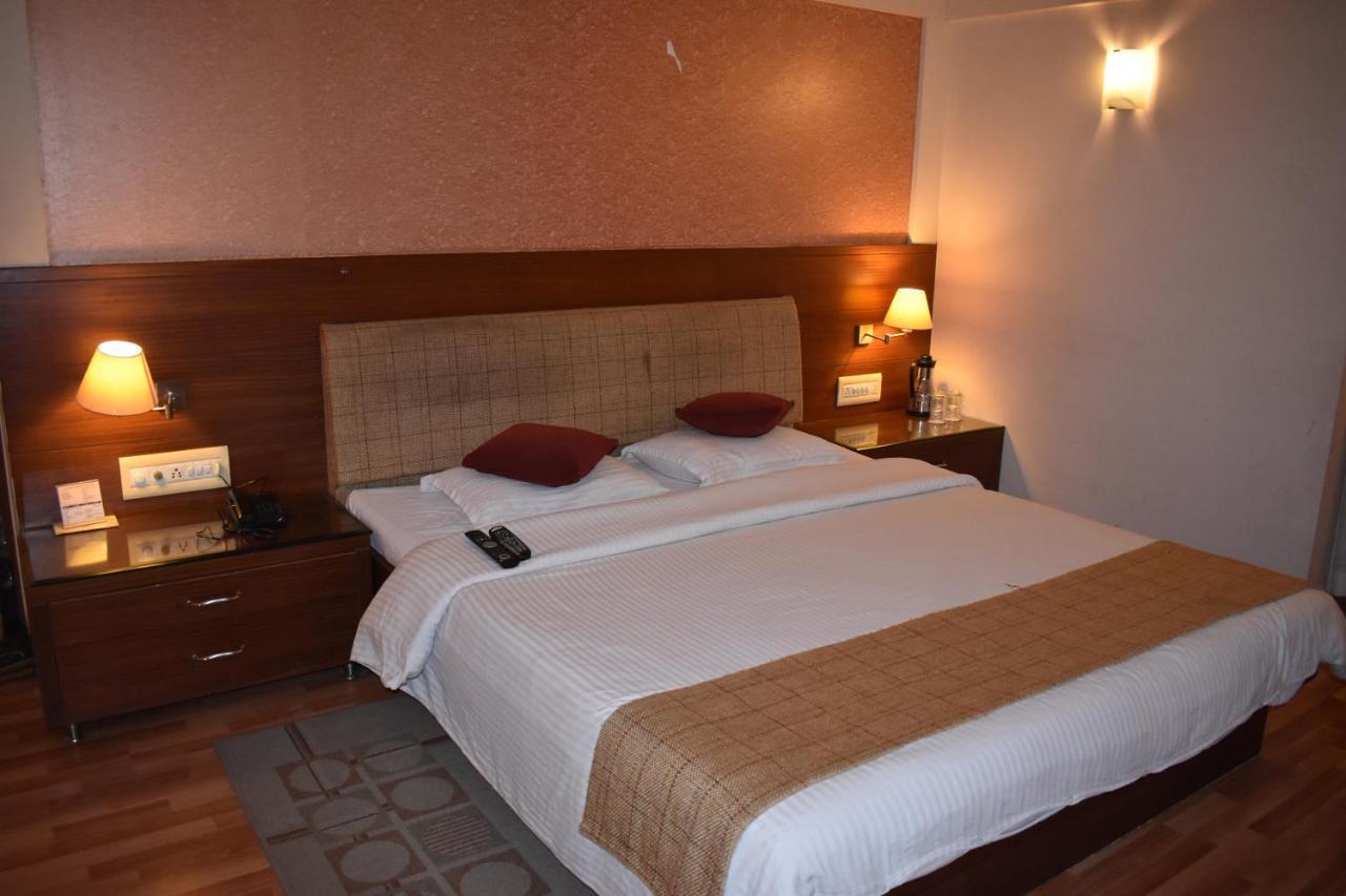 Hotel Royal Highness Ahmedabad Ngoại thất bức ảnh